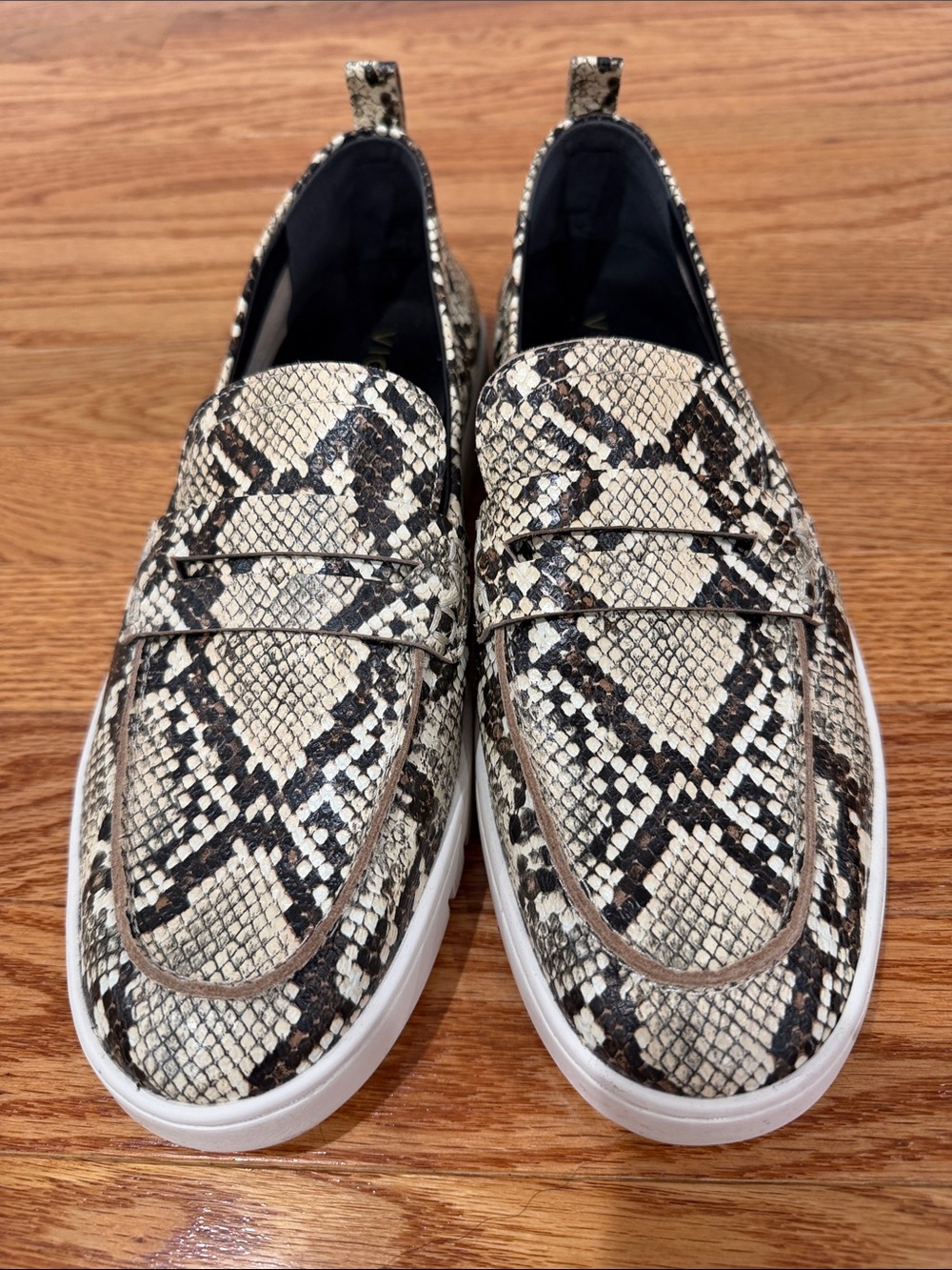 EUC! Vionic 9.5 Uptown Loafer in Snake Print